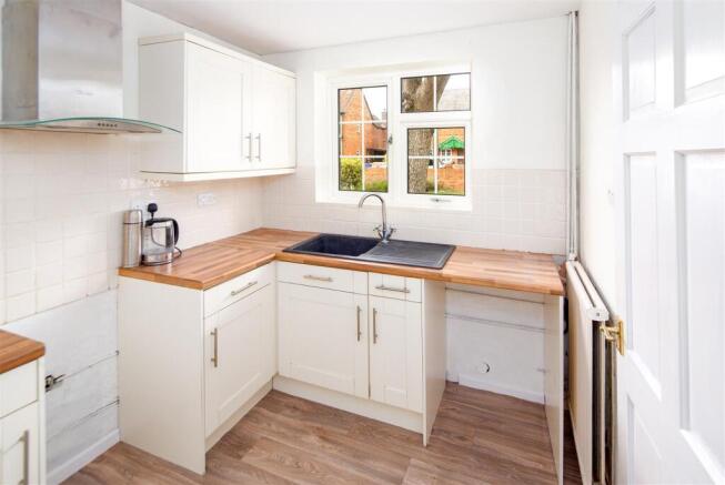 11-kitchen 3.jpg