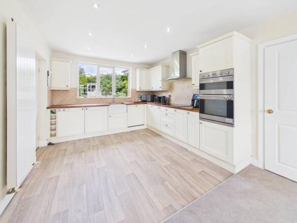 3 bed Bungalow for sale Image 4