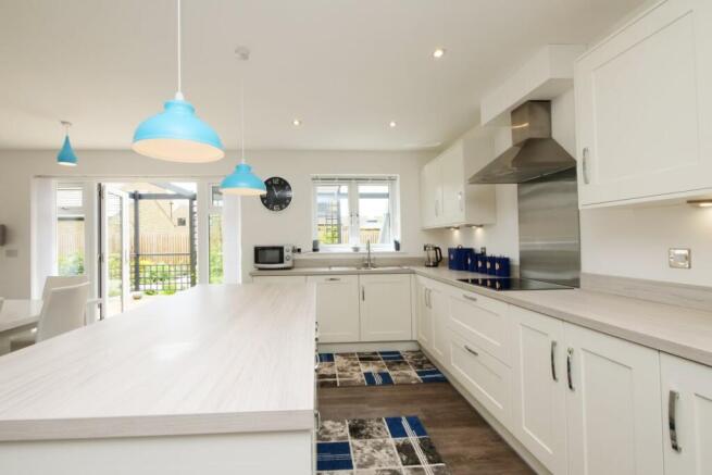 4 bed Detached for sale Image 11