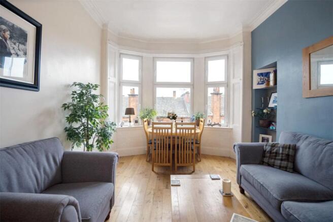 Living Room/ Dining