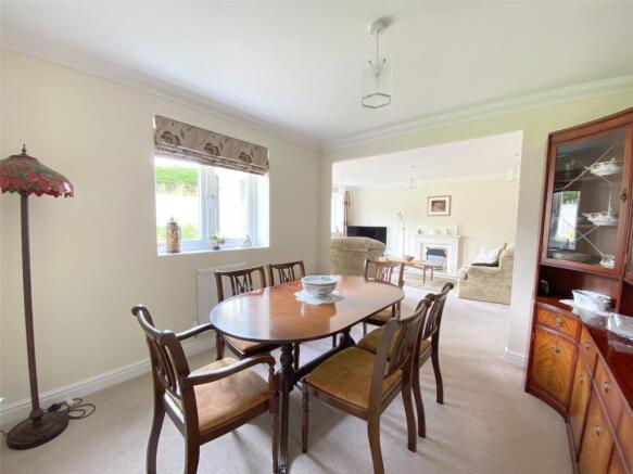 Dining Room/Bed 4