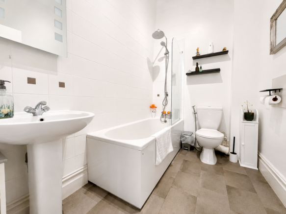 2 bed Flat for sale Image 7