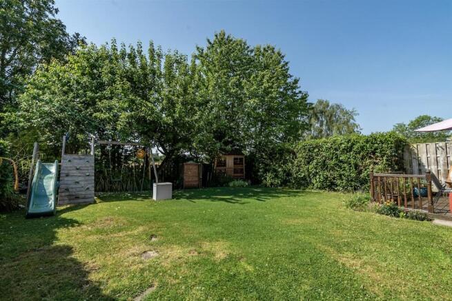 5 bed Semi-Detached for sale Image 5