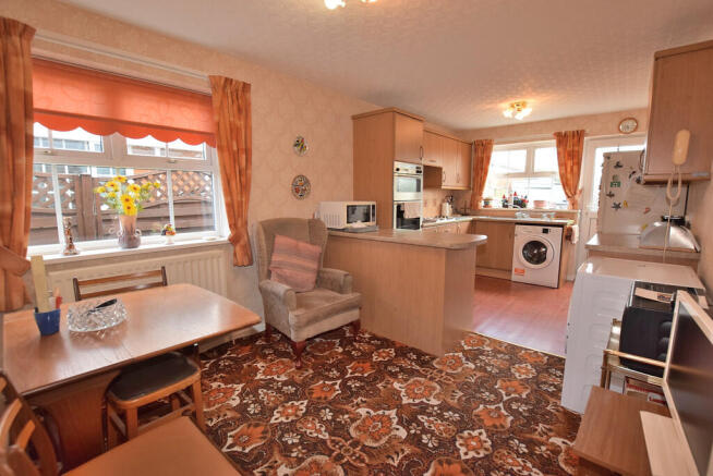 2 bed Detached Bungalow for sale Image 10