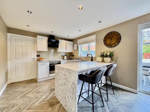 4 bed Detached for sale Image 9