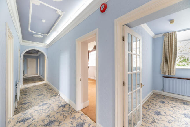 4 bed Apartment for sale Image 8