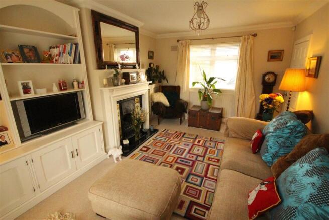 LIVING ROOM PHOTO TW