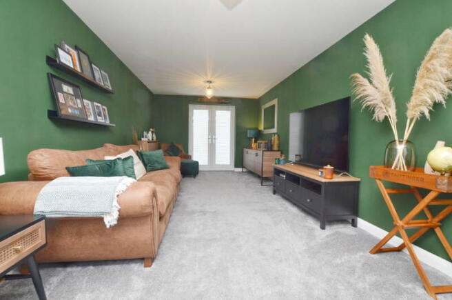 4 bed Detached for sale Image 9