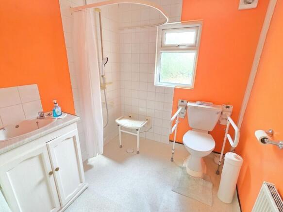 5 bed Semi-Detached for sale Image 11
