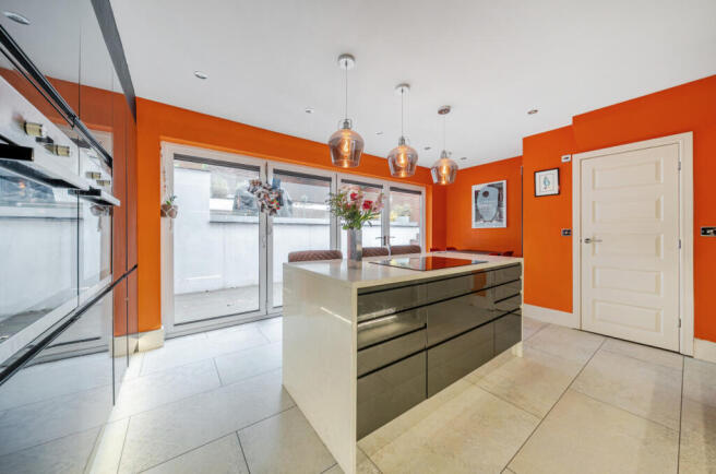 4 bed Semi-Detached for sale Image 11