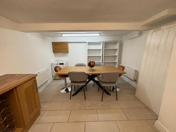 1 bed House Share to rent Image 5