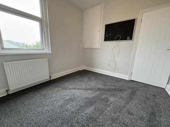 2 bed Terraced to rent Image 6