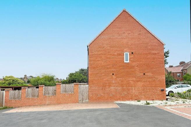 3 bed Semi-Detached for sale Image 7