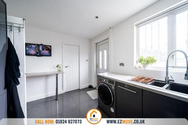 3 bed Semi-Detached for sale Image 6