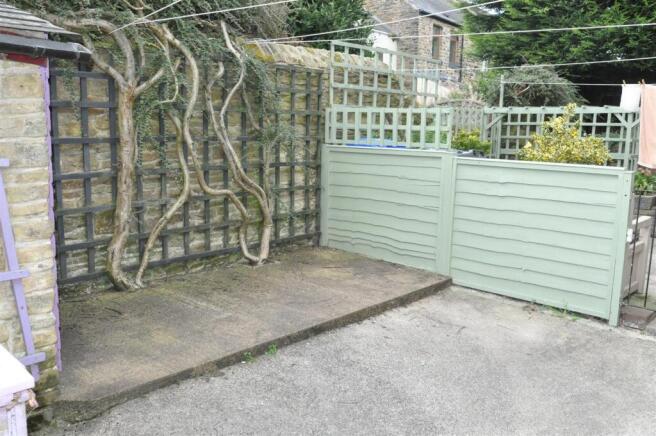 2 bed Terraced to rent Image 11