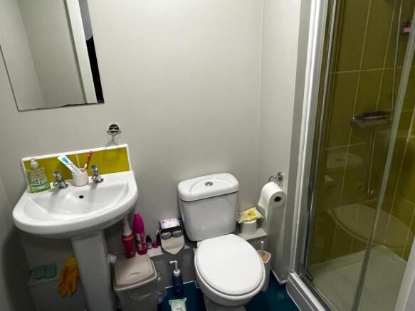 Bathroom Shot 1.jpg