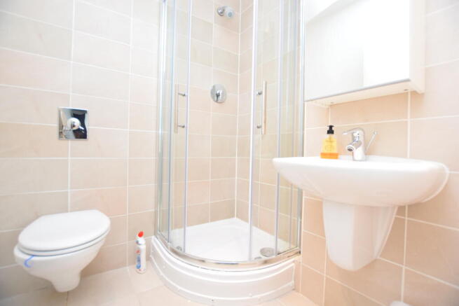 2 bed Apartment to rent Image 9