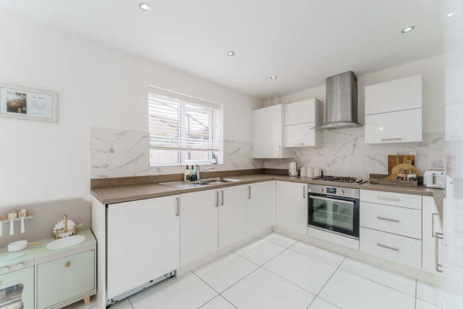 4 bed Detached for sale Image 5