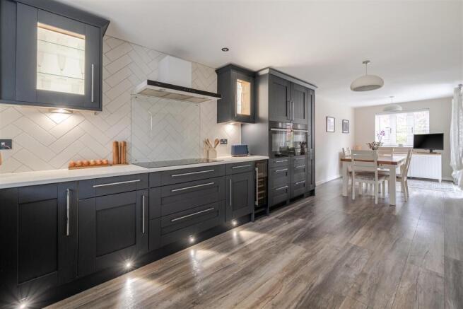 23 Epsom Avenue, Towcester (42).jpg