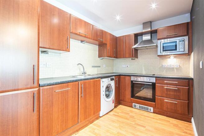2 bed Flat for sale Image 5