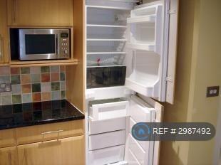 2 bed Flat to rent Image 11