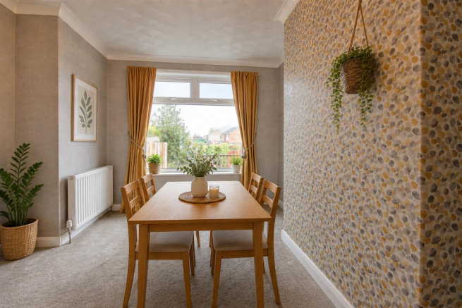 3 bed Town House for sale Image 4