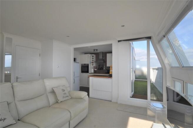 Living room/Open plan to kitchen Area