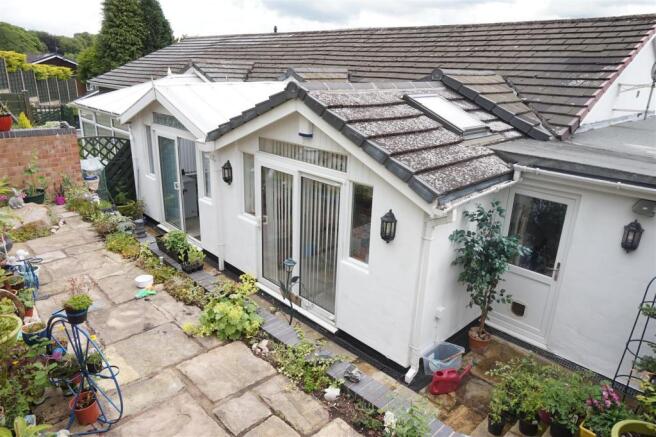 LANDSCAPED REAR GARD