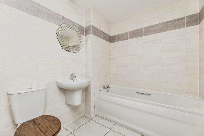 3 bed Semi-Detached for sale Image 6