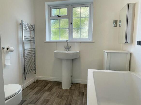 Bathroom 1.JPG