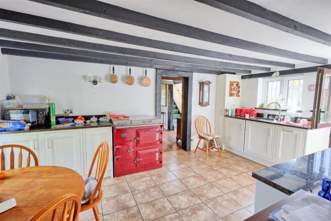 KITCHEN/BREAKFAST ROOM