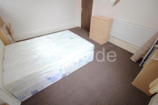 7 bed House to rent Image 7