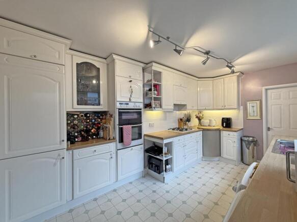 Ocean Street 23 - Kitchen 3.jpg