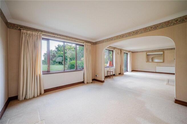 5 bed Detached for sale Image 7
