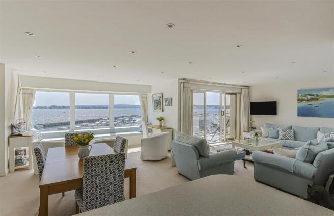 Lounge / Dining Room