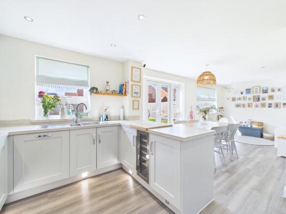 CAM01909G0-PR0480-STILL021