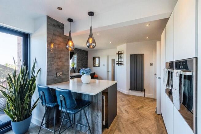 4 bed Detached for sale Image 7