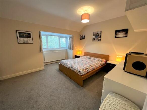 bedroom1.jpg