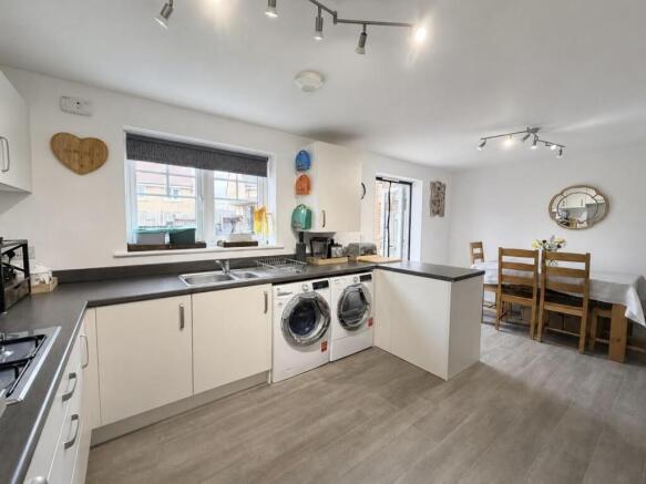 4 bed Detached for sale Image 6