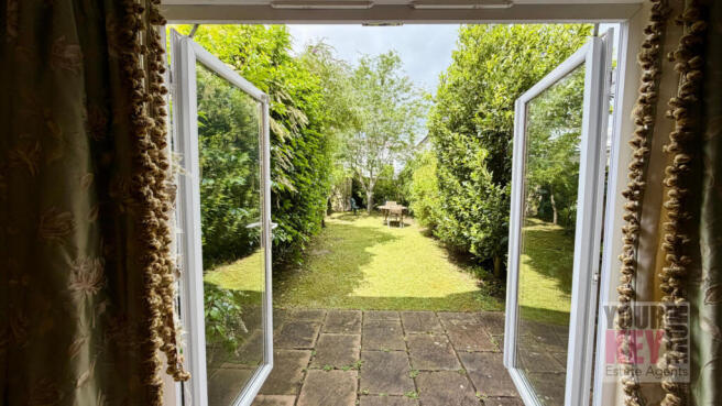 Bedroom at Bartholomew Lane in Hythe with bed, win