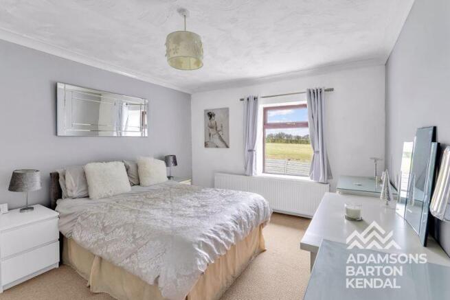 6 bed Detached for sale Image 9