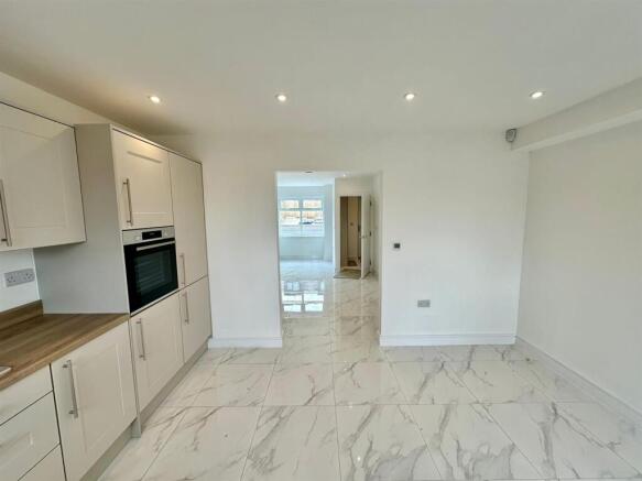 3 bed Town House for sale Image 5