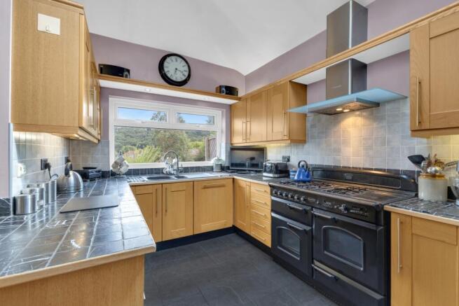 4 bed Semi-Detached for sale Image 10