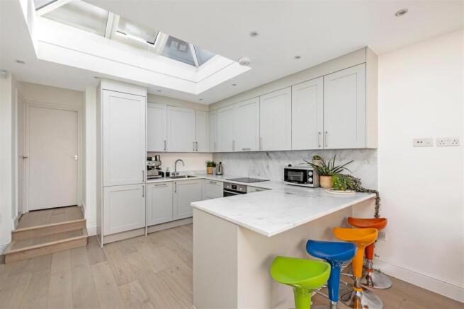 1, 428 Durnsford Road Hi-3.jpg