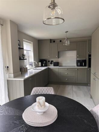 Kitchen / dining room