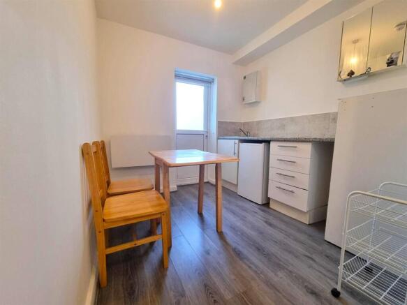 KITCHENETTE