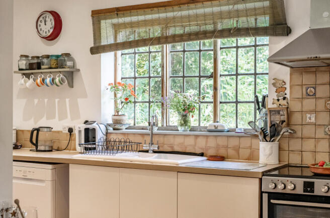 -68931b545ea17-l-1330667-22-6892315995718