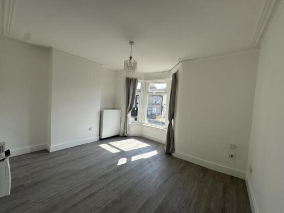 Newly refurbished Large 1 Bedroom Flat