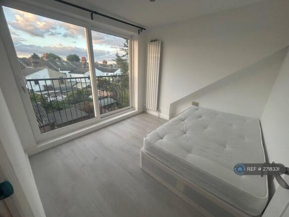 Top Floor Extra Large Room With Views 