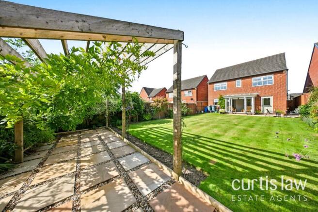 4 bed Detached for sale Image 12